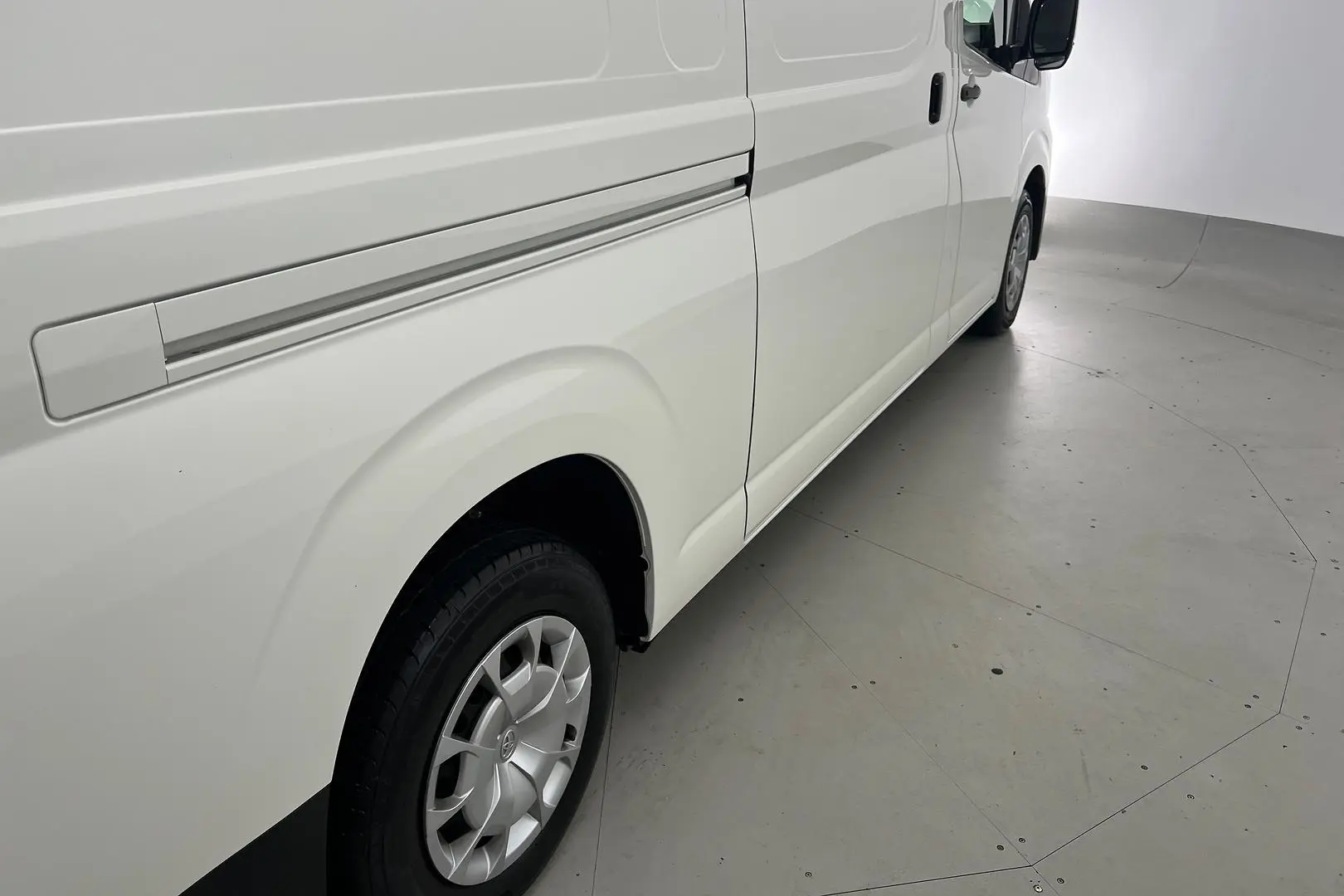 2022 Toyota Hiace Gallery Image 22