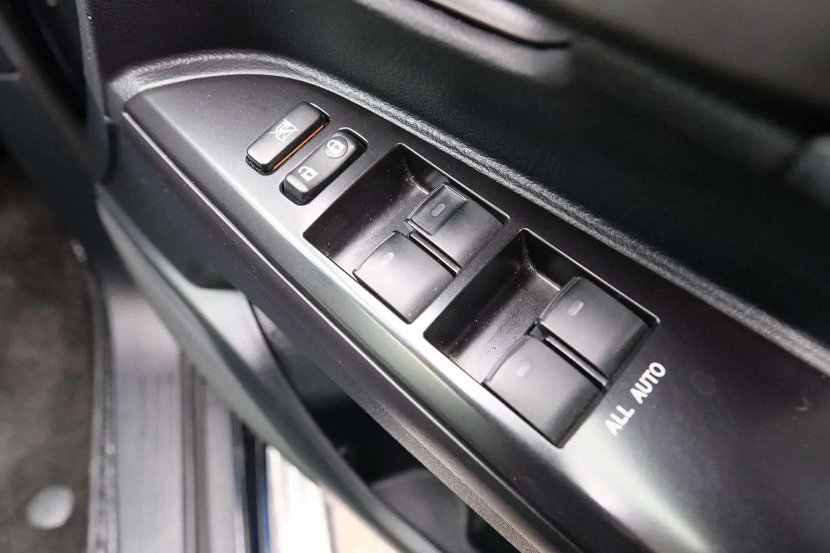 2018 Toyota Landcruiser Gallery Image 13