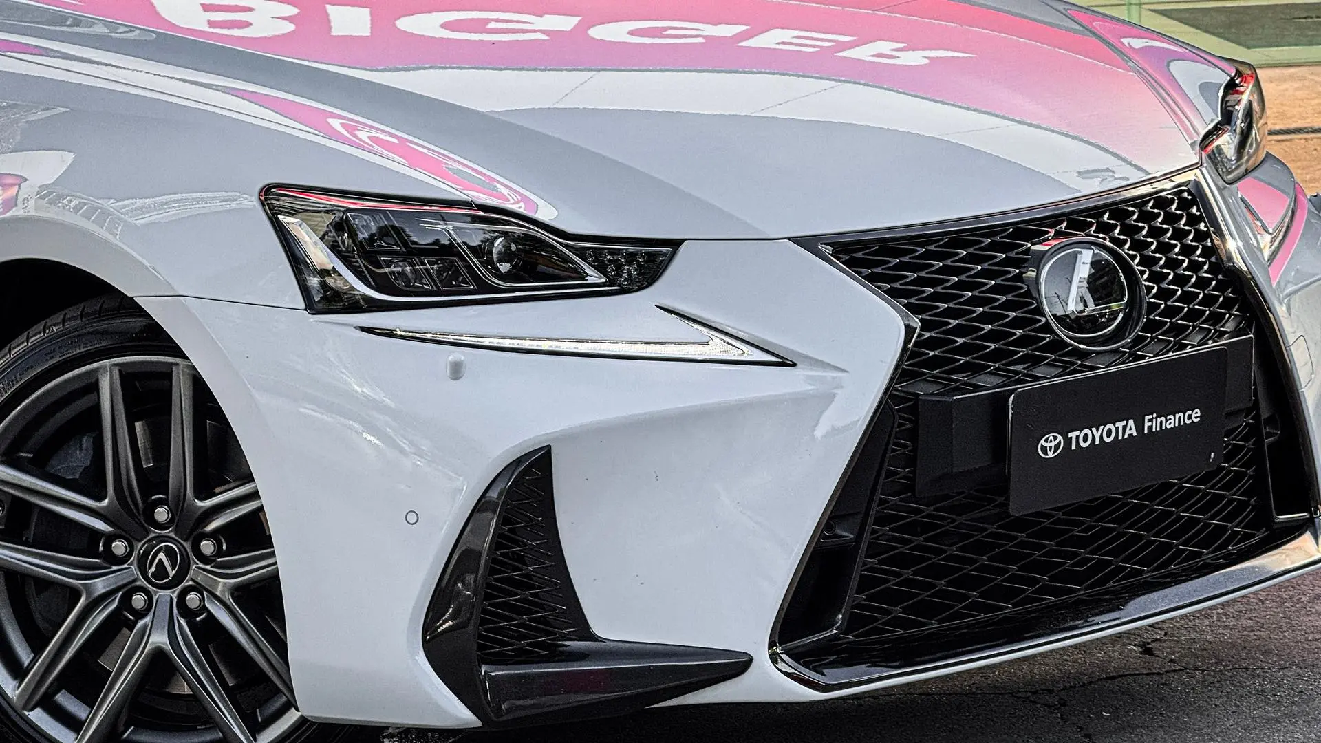 2018 Lexus IS Image 4