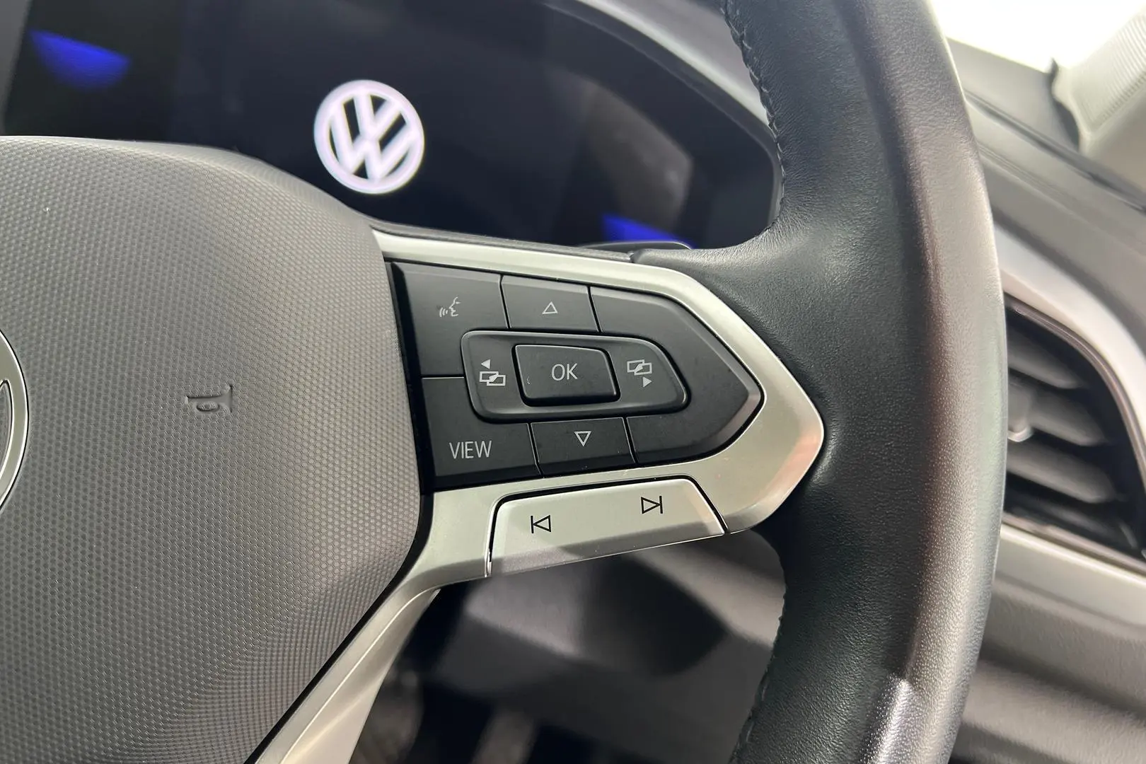 2023 Volkswagen T-Roc Gallery Image 17