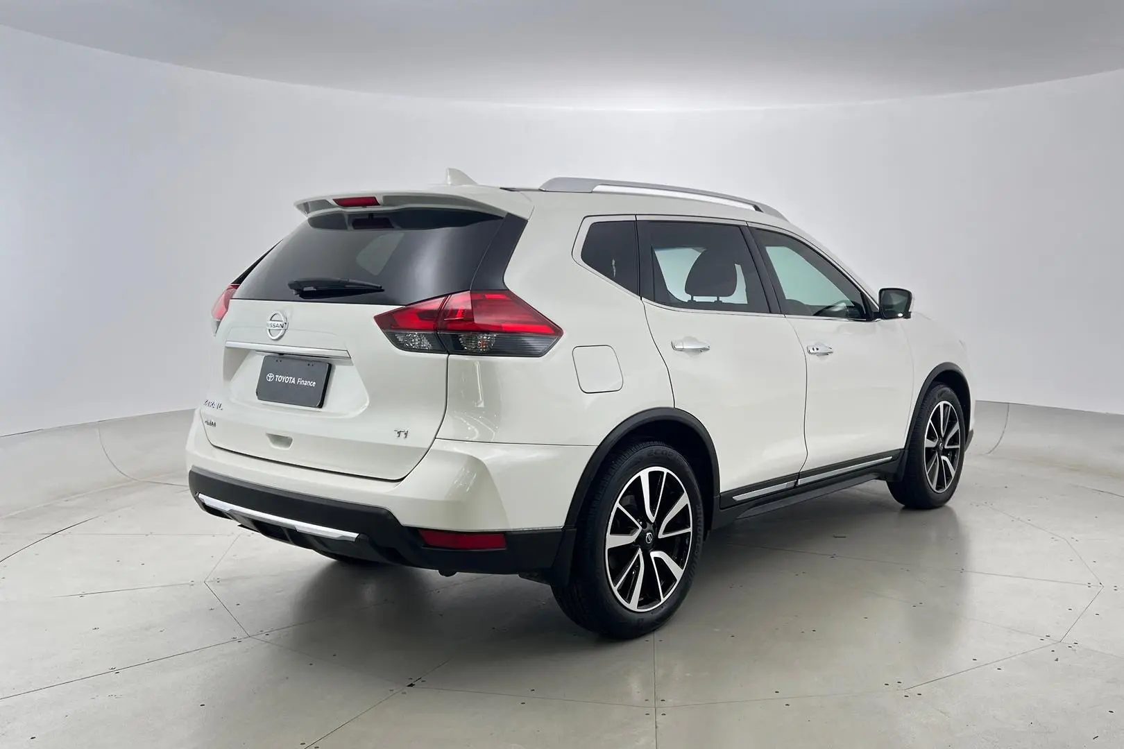 2018 Nissan X-Trail Gallery Image 4