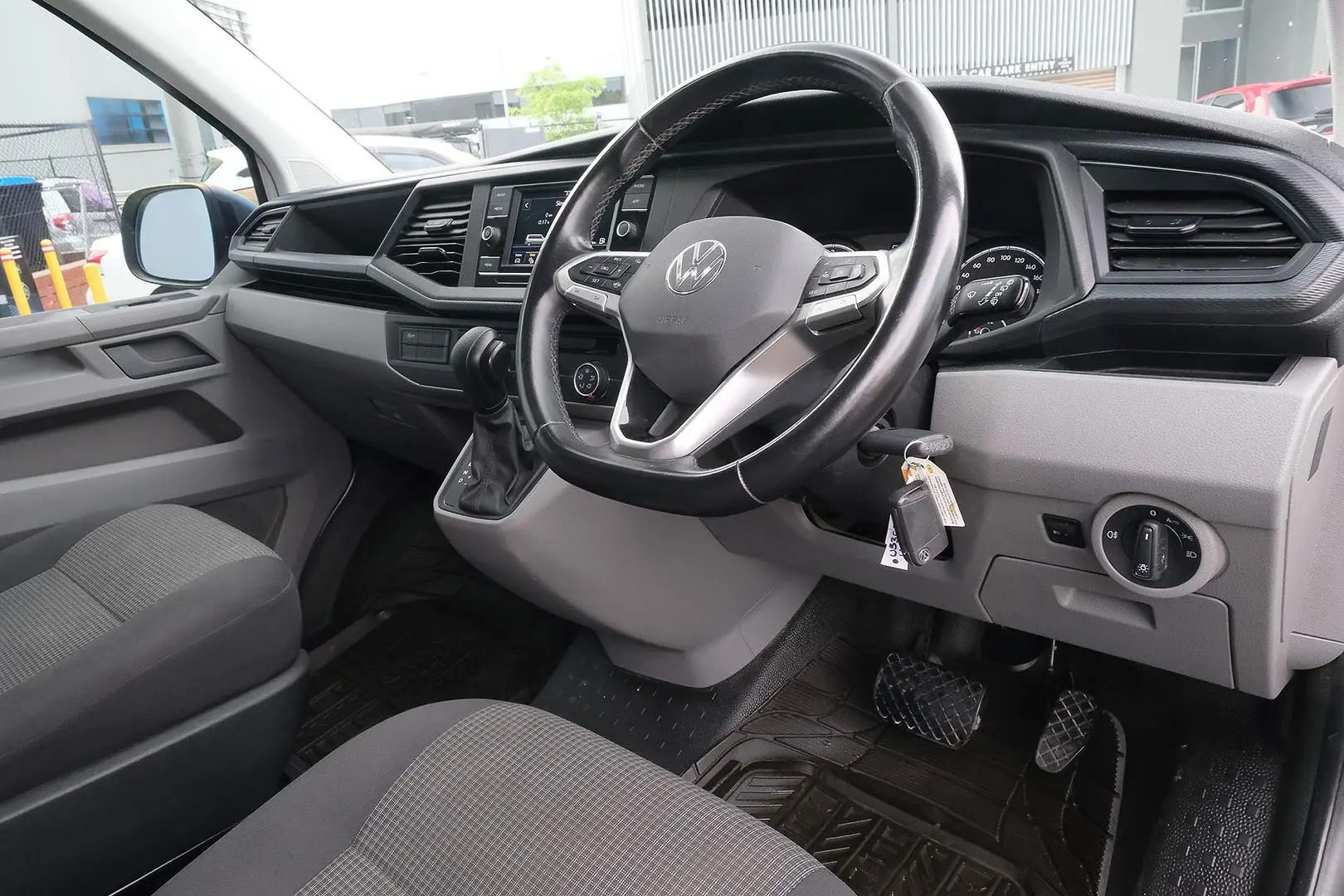 2022 Volkswagen Transporter Gallery Image 7