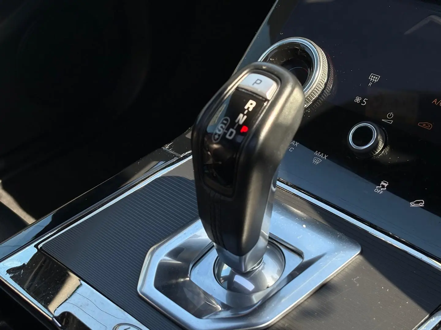 2021 Land Rover Range Rover Evoque Gallery Image 23