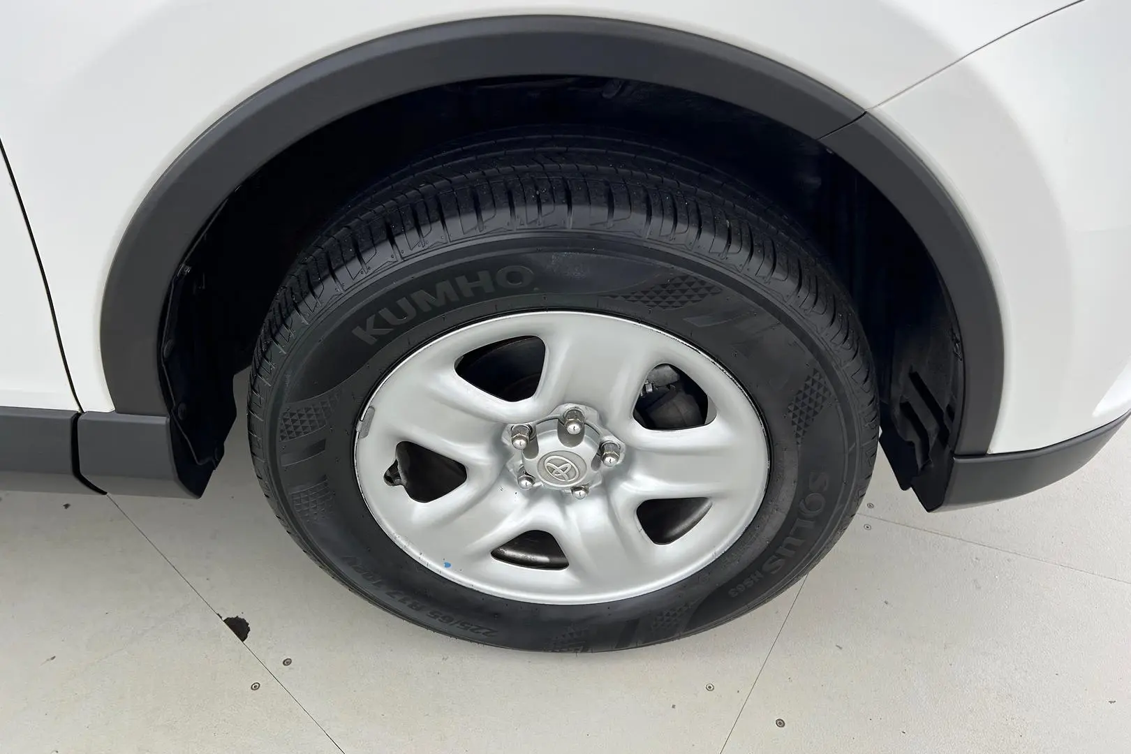 2017 Toyota RAV4 Gallery Image 23