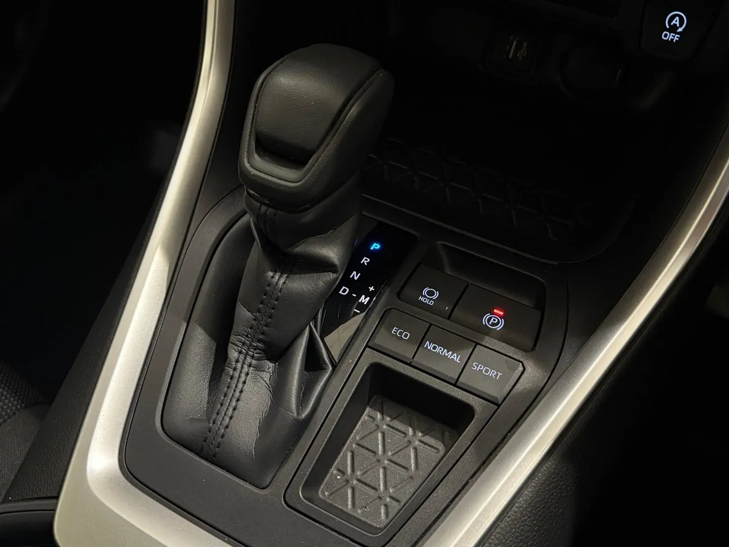 2022 Toyota RAV4 Gallery Image 17