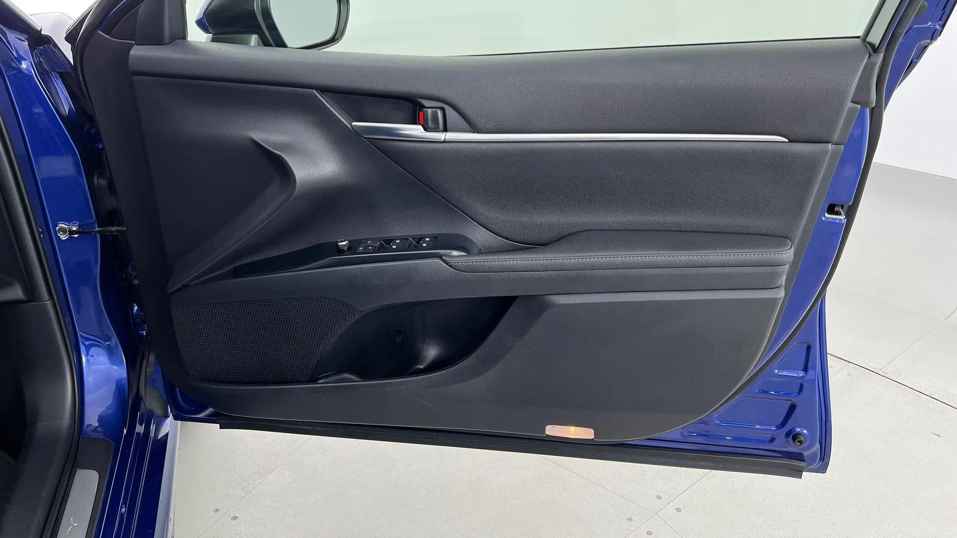 2019 Toyota Camry Gallery Image 15