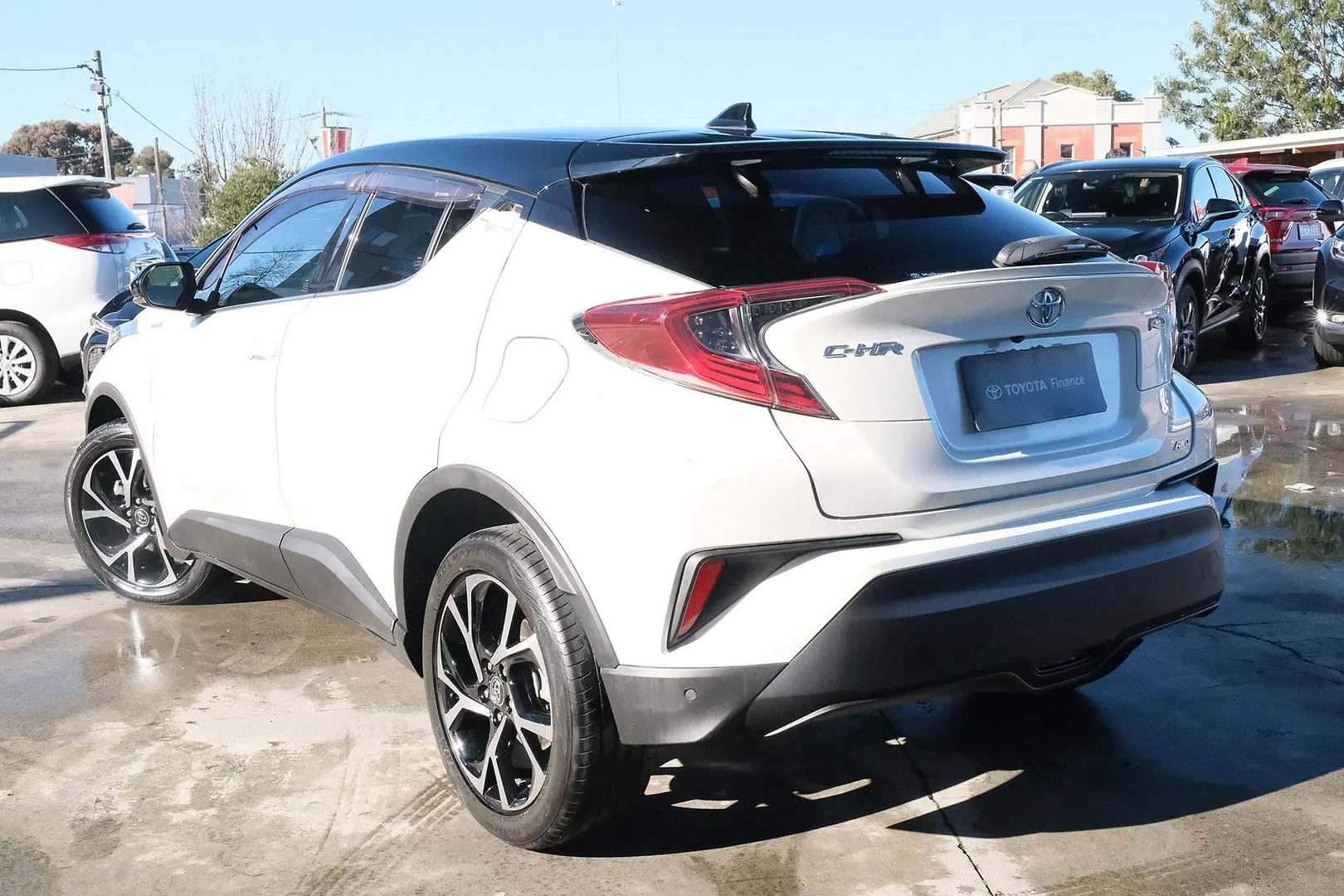 2018 Toyota C-HR Gallery Image 2