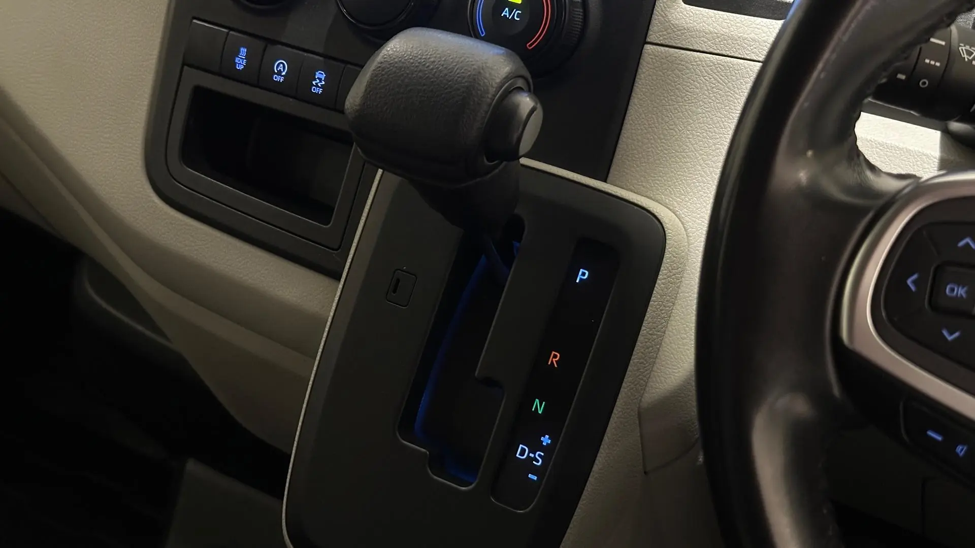 2021 Toyota Hiace Gallery Image 22