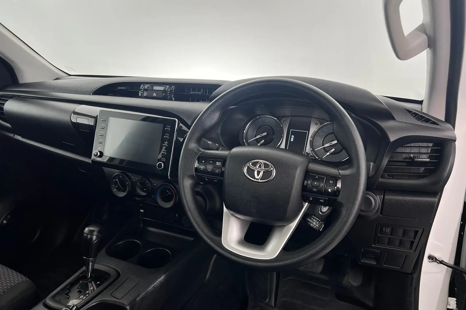 2022 Toyota Hilux Gallery Image 13
