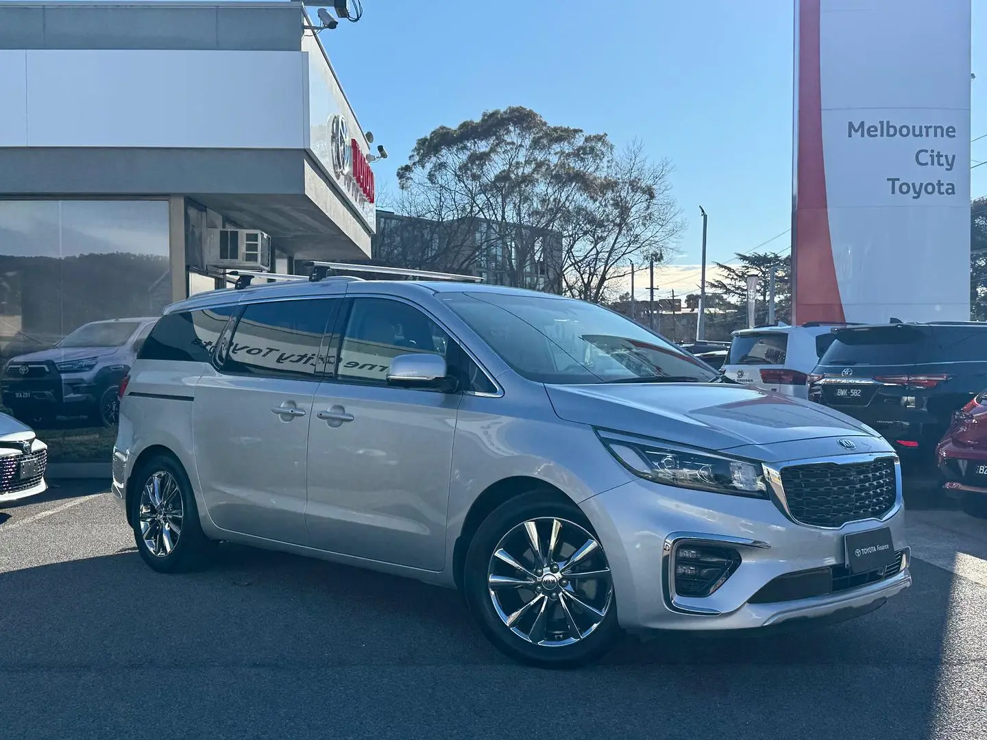 2018 Kia Carnival Gallery Image 1
