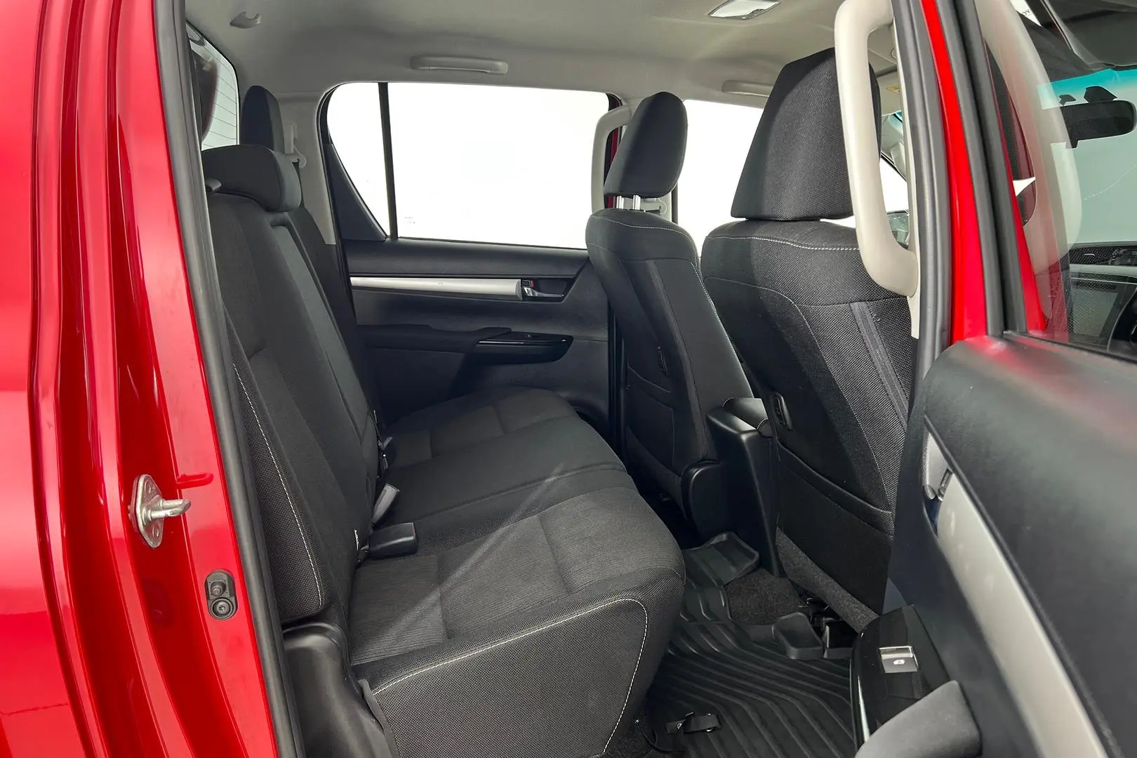 2016 Toyota Hilux Gallery Image 15