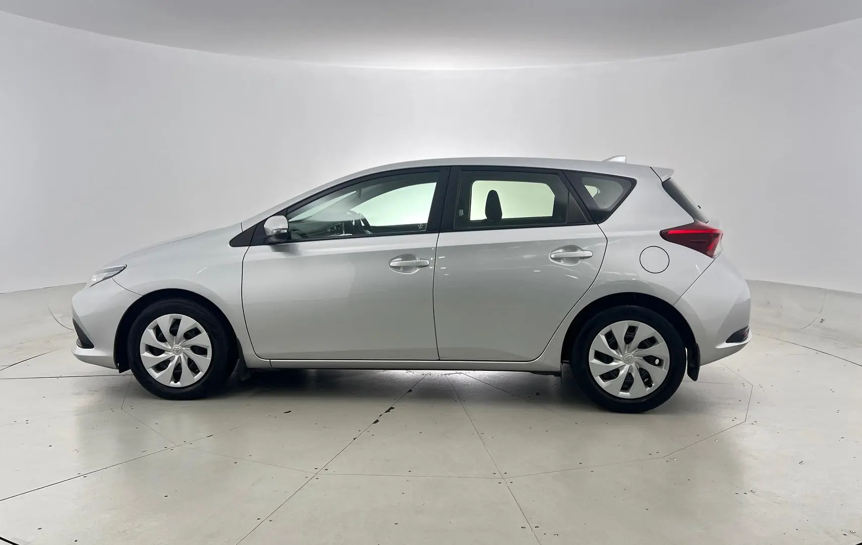 2018 Toyota Corolla Gallery Image 10