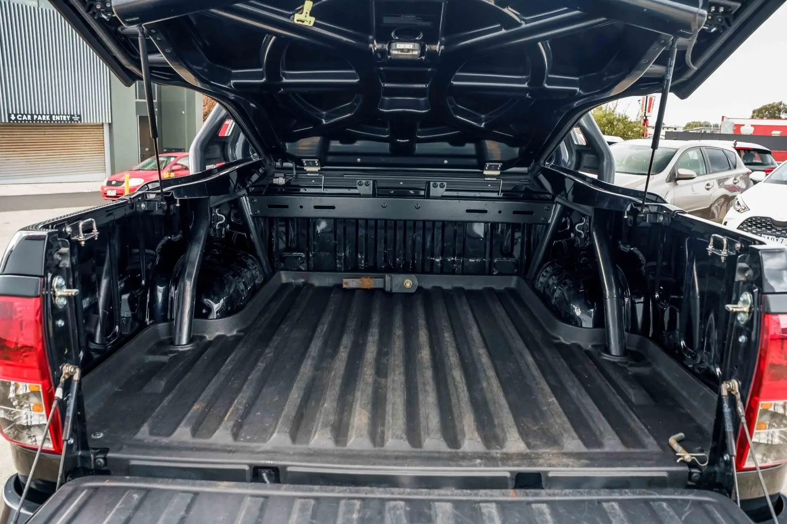 2018 Toyota Hilux Gallery Image 23