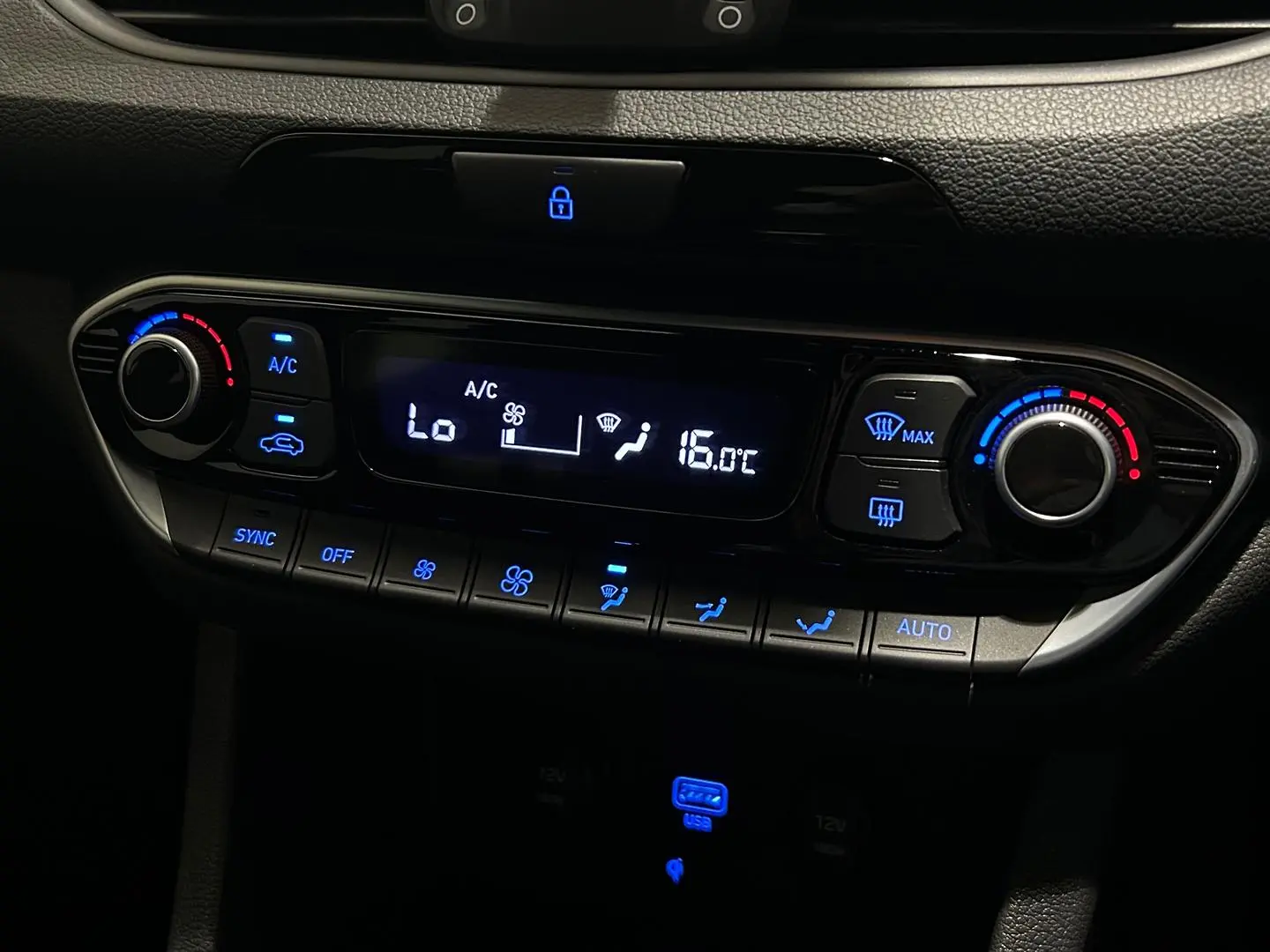 2024 Hyundai i30 Gallery Image 17