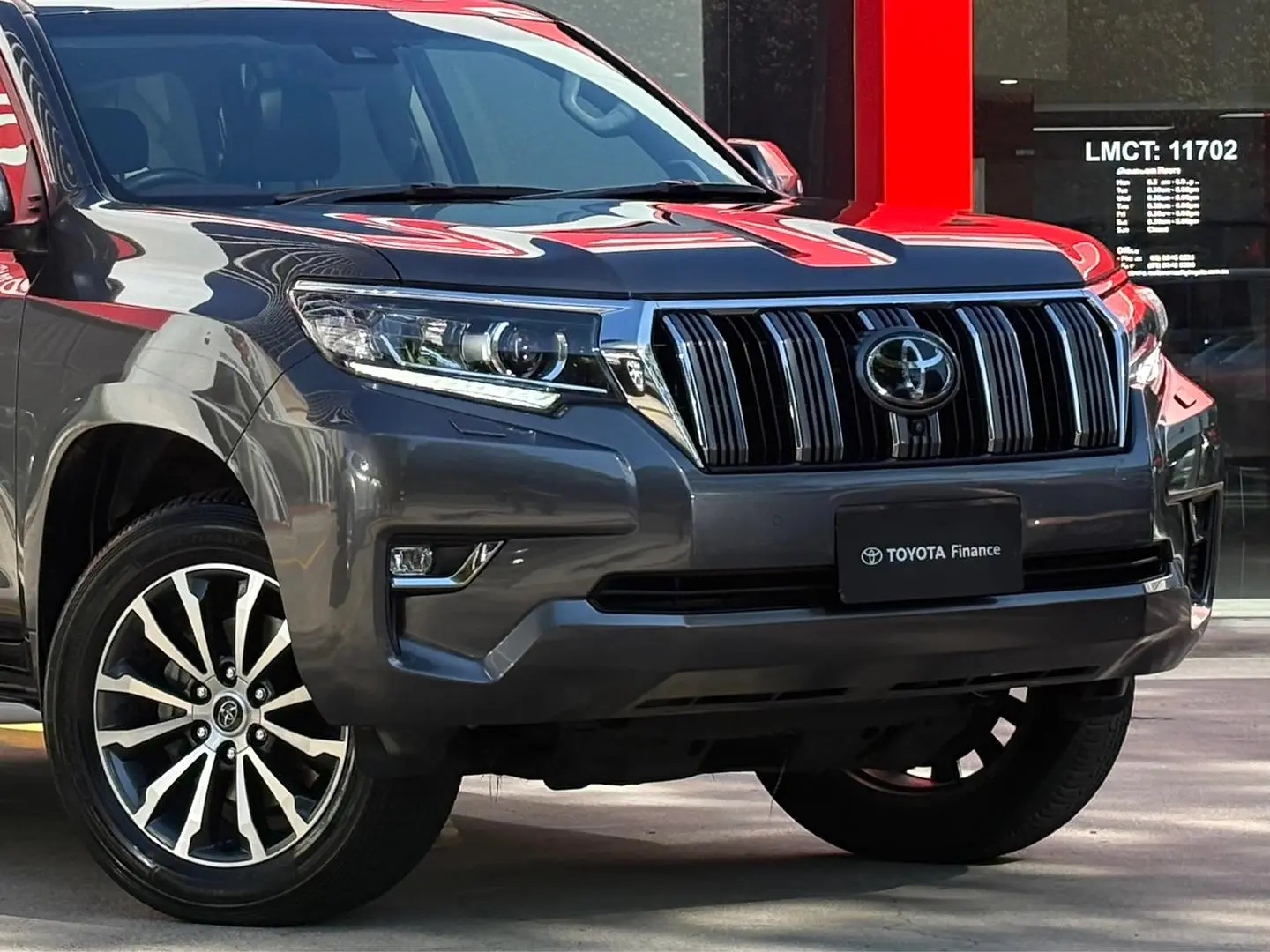 2022 Toyota Landcruiser Prado Gallery Image 4