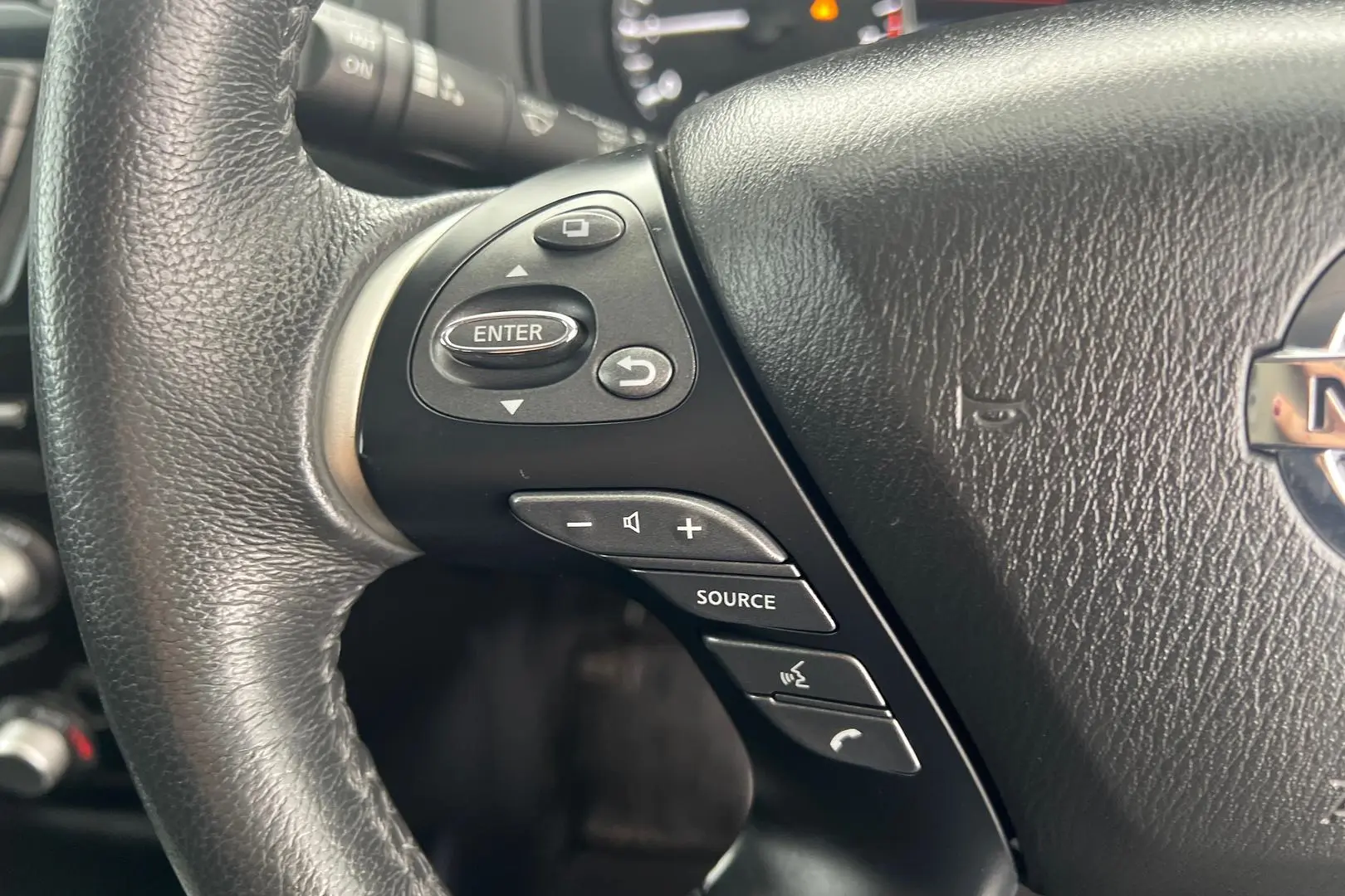 2017 Nissan Pathfinder Gallery Image 15