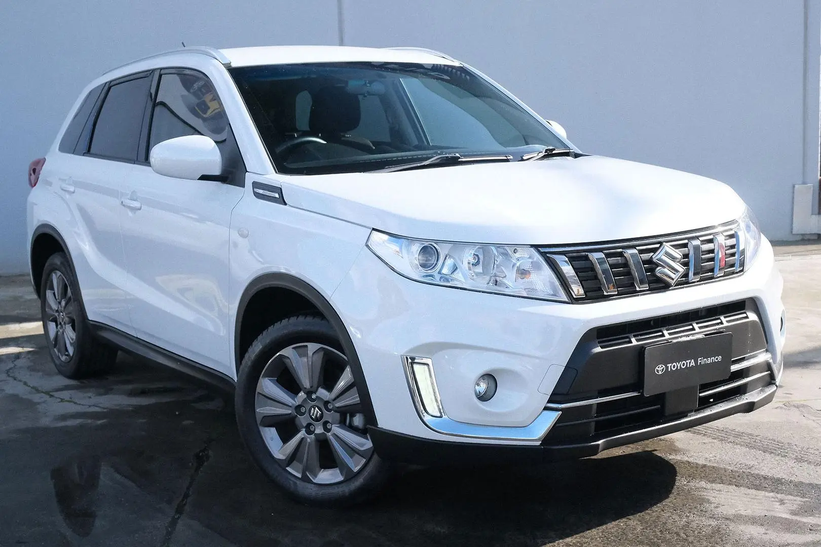2021 Suzuki Vitara Gallery Image 1