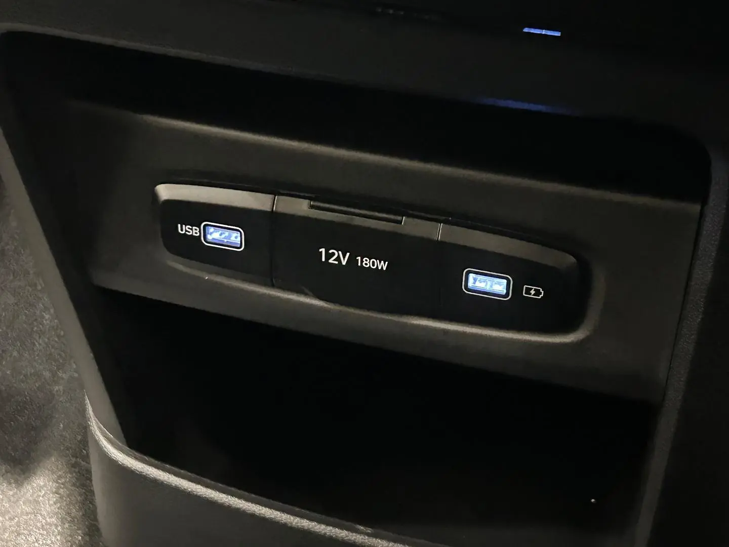 2022 Hyundai STARIA Gallery Image 24