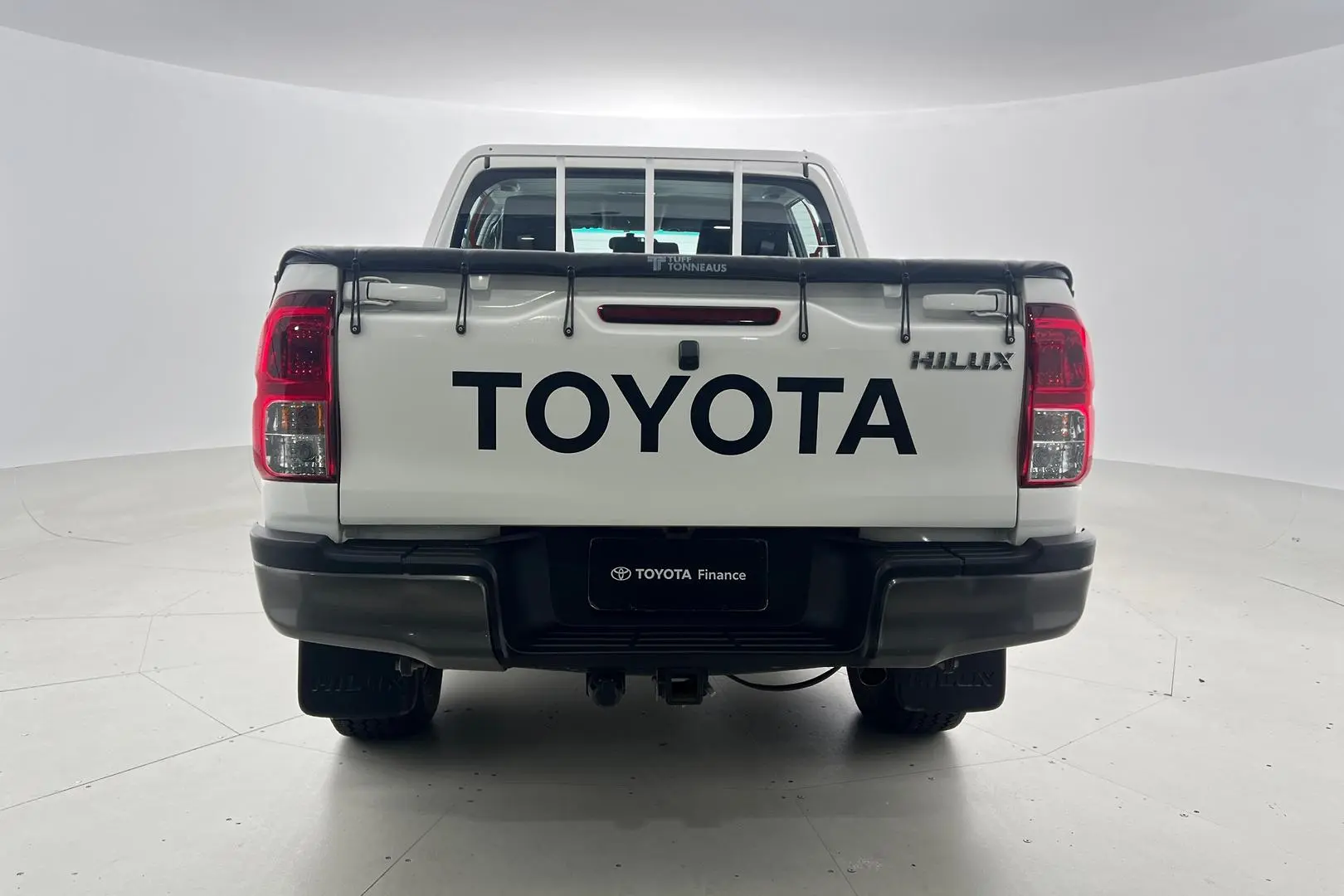 2017 Toyota Hilux Gallery Image 12