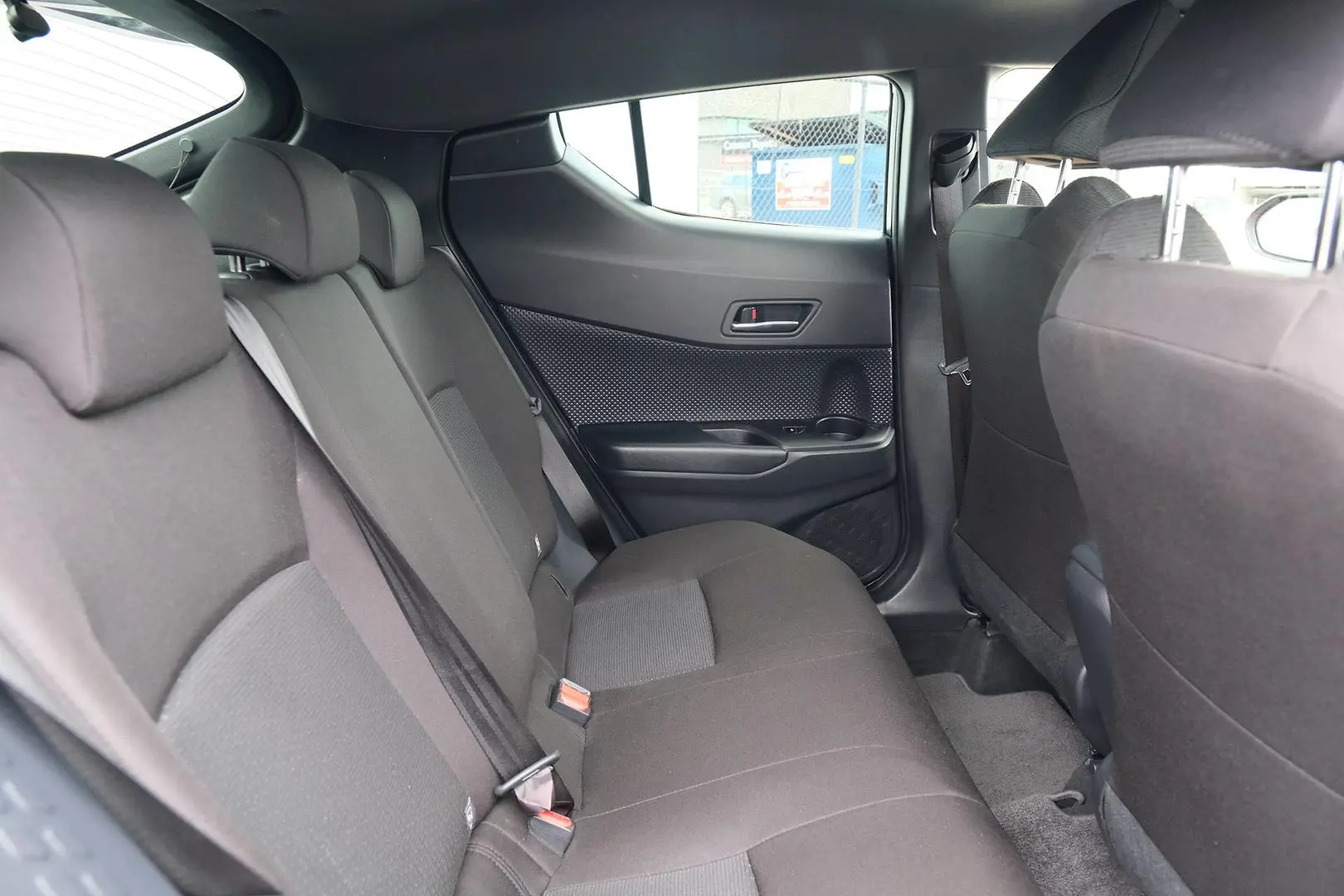 2018 Toyota C-HR Gallery Image 11