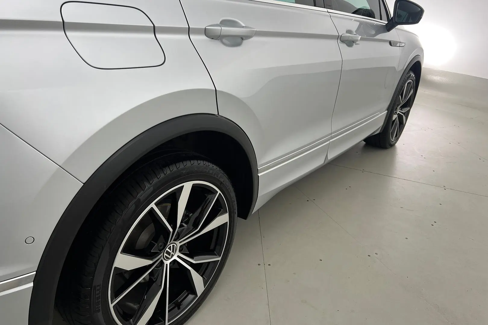 2021 Volkswagen Tiguan Gallery Image 5