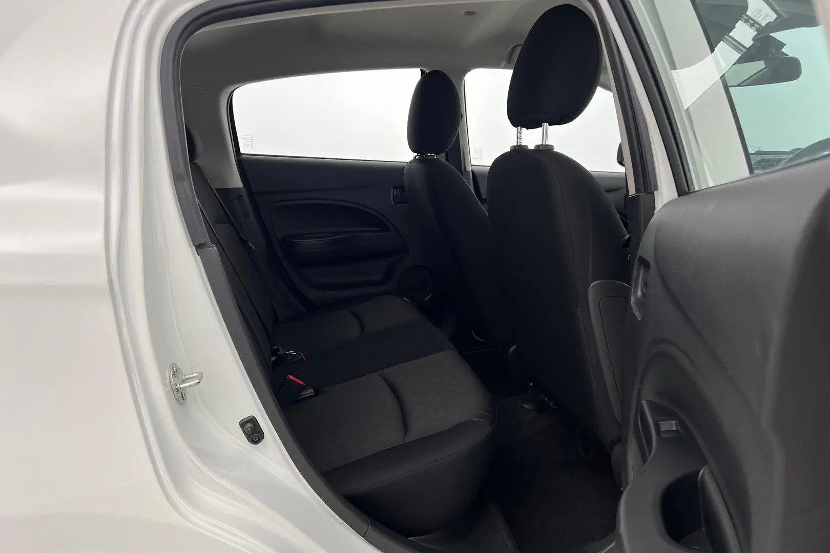 2020 Mitsubishi Mirage Gallery Image 10