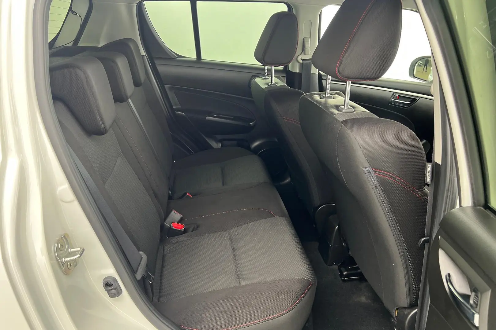 2016 Suzuki Swift Gallery Image 10