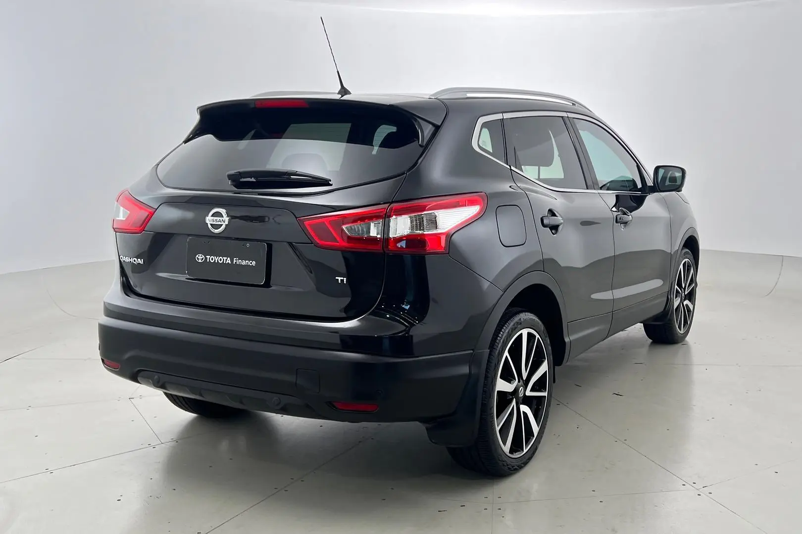 2015 Nissan QASHQAI Gallery Image 4