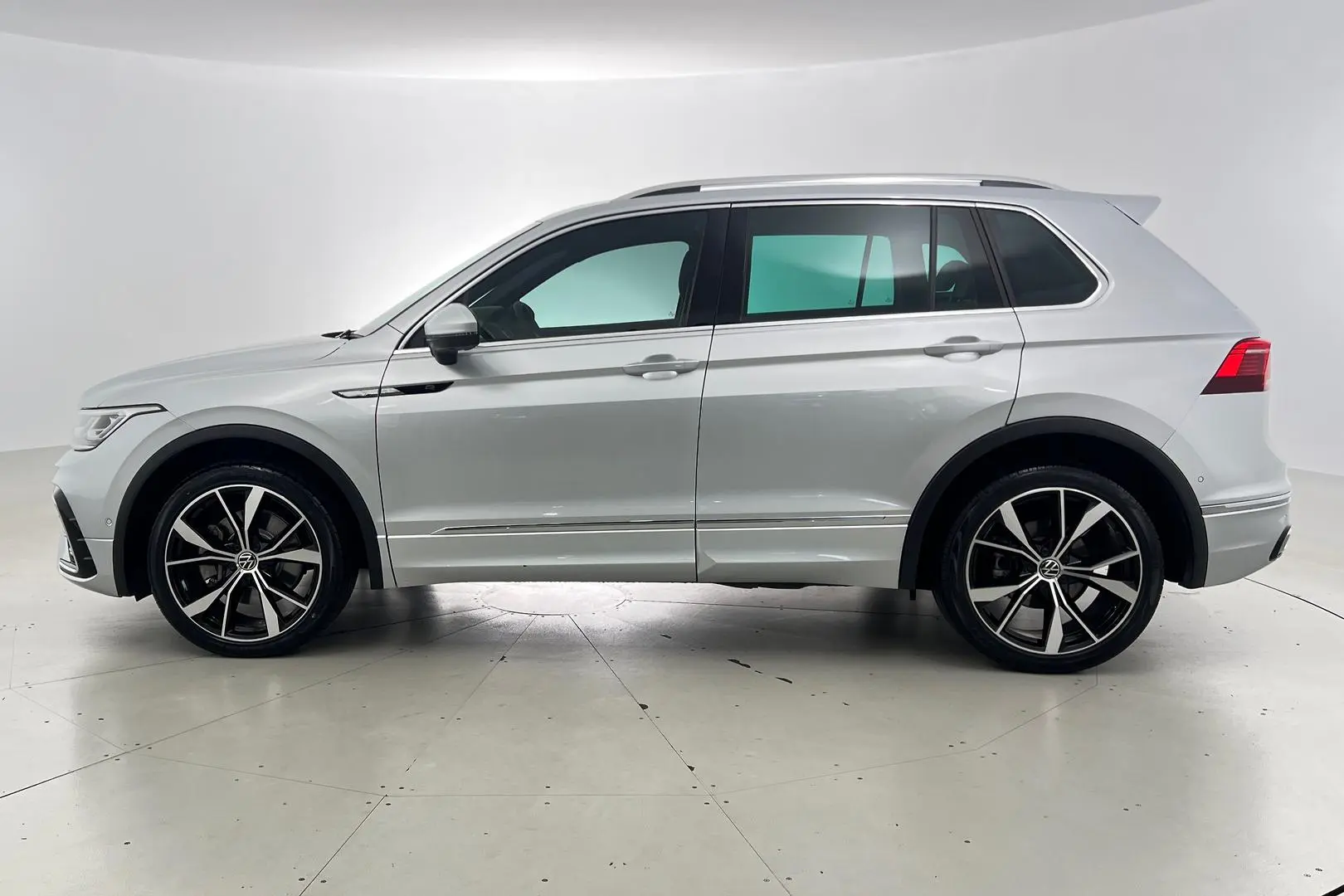 2021 Volkswagen Tiguan Gallery Image 8