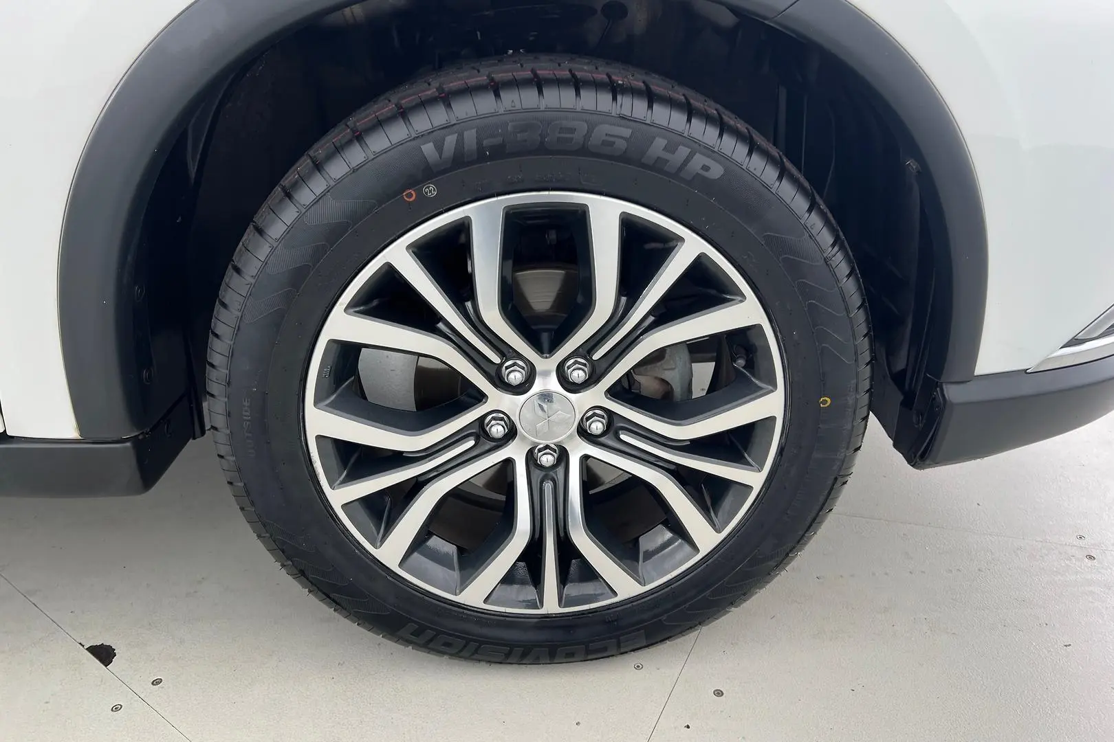2017 Mitsubishi Outlander Gallery Image 7