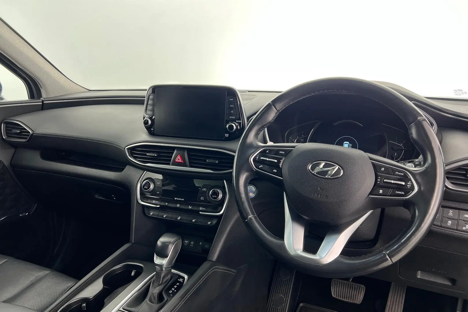 2018 Hyundai Santa Fe Gallery Image 11