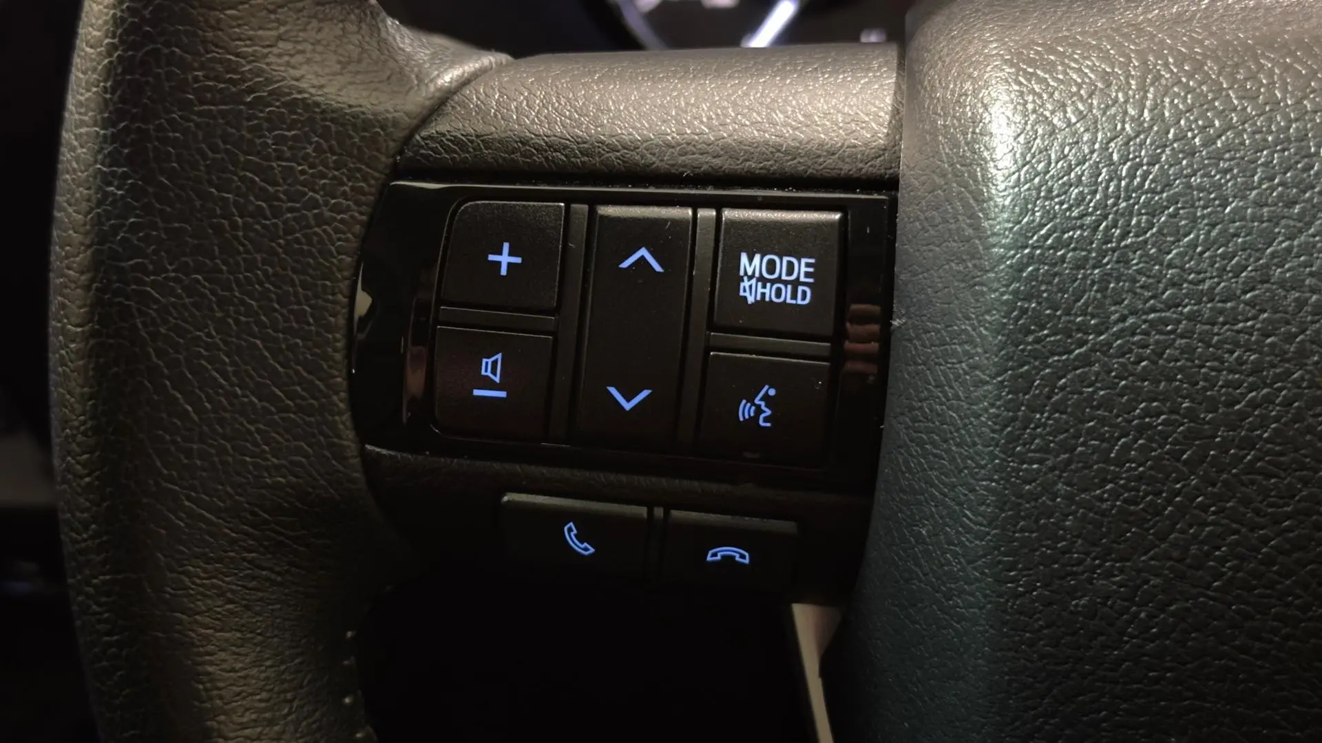 2024 Toyota Hilux Gallery Image 16