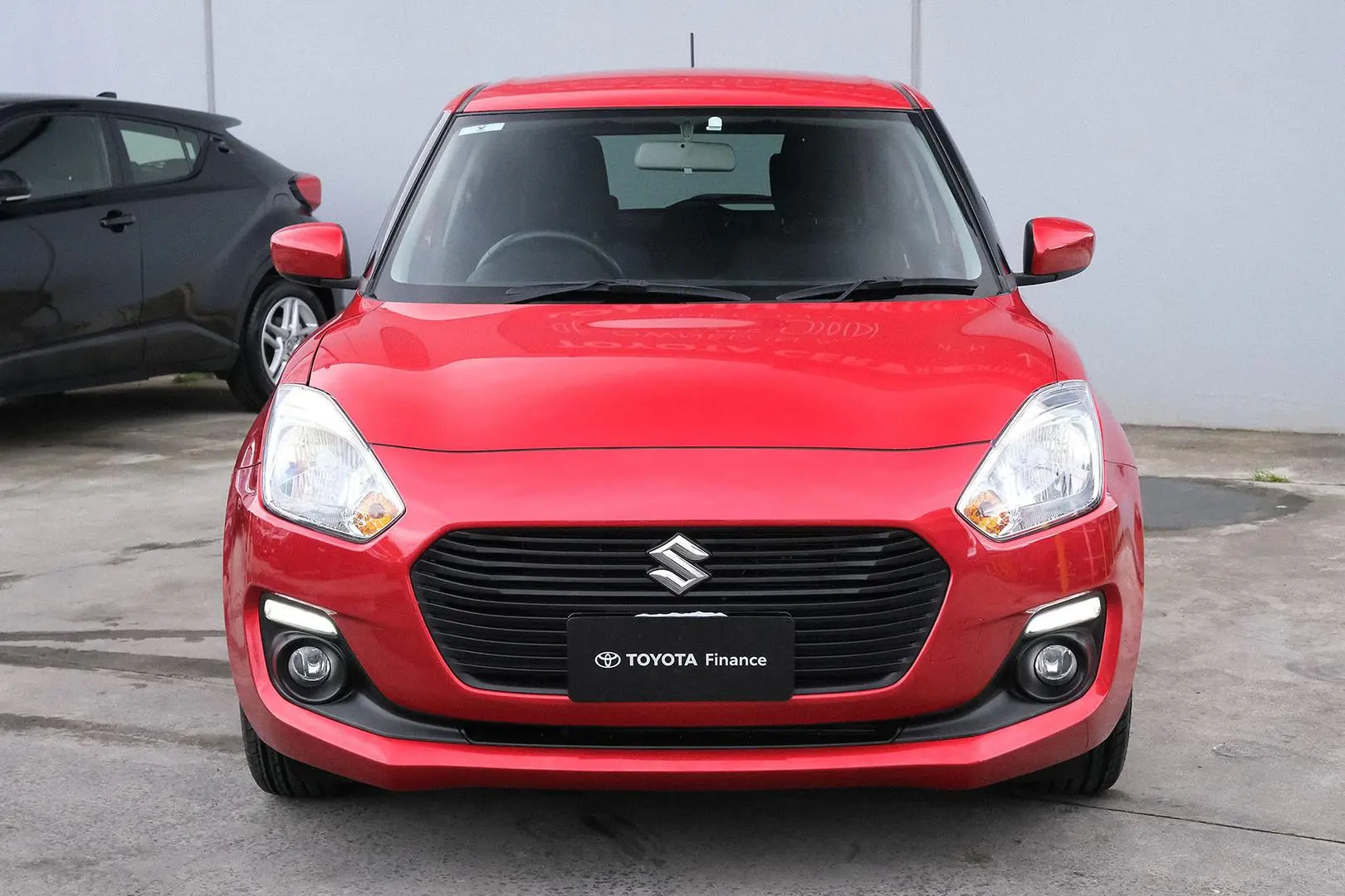 2017 Suzuki Swift Gallery Image 3