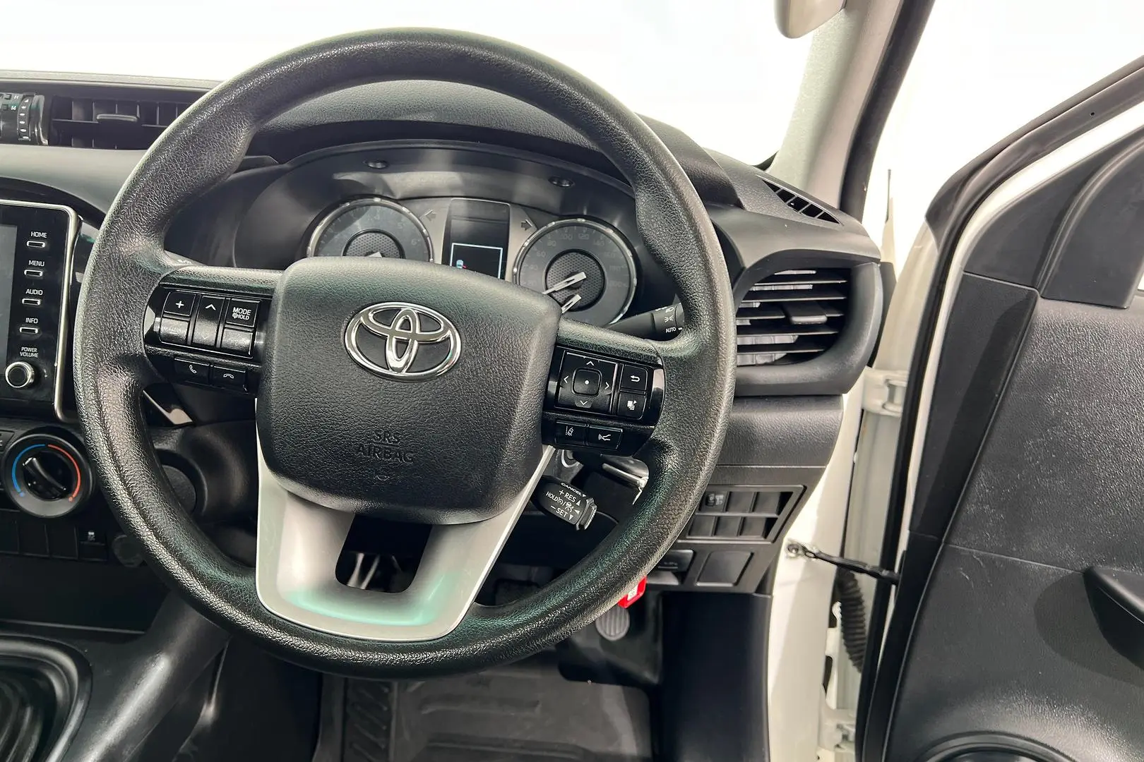 2022 Toyota Hilux Gallery Image 14