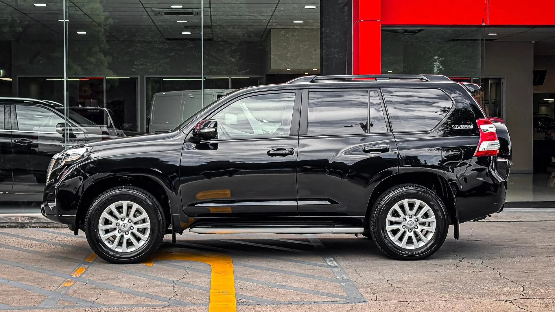 2016 Toyota Landcruiser Prado Gallery Image 9