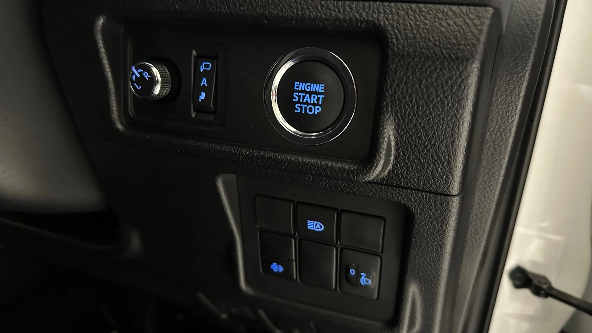 2022 Toyota Landcruiser Prado Gallery Image 21