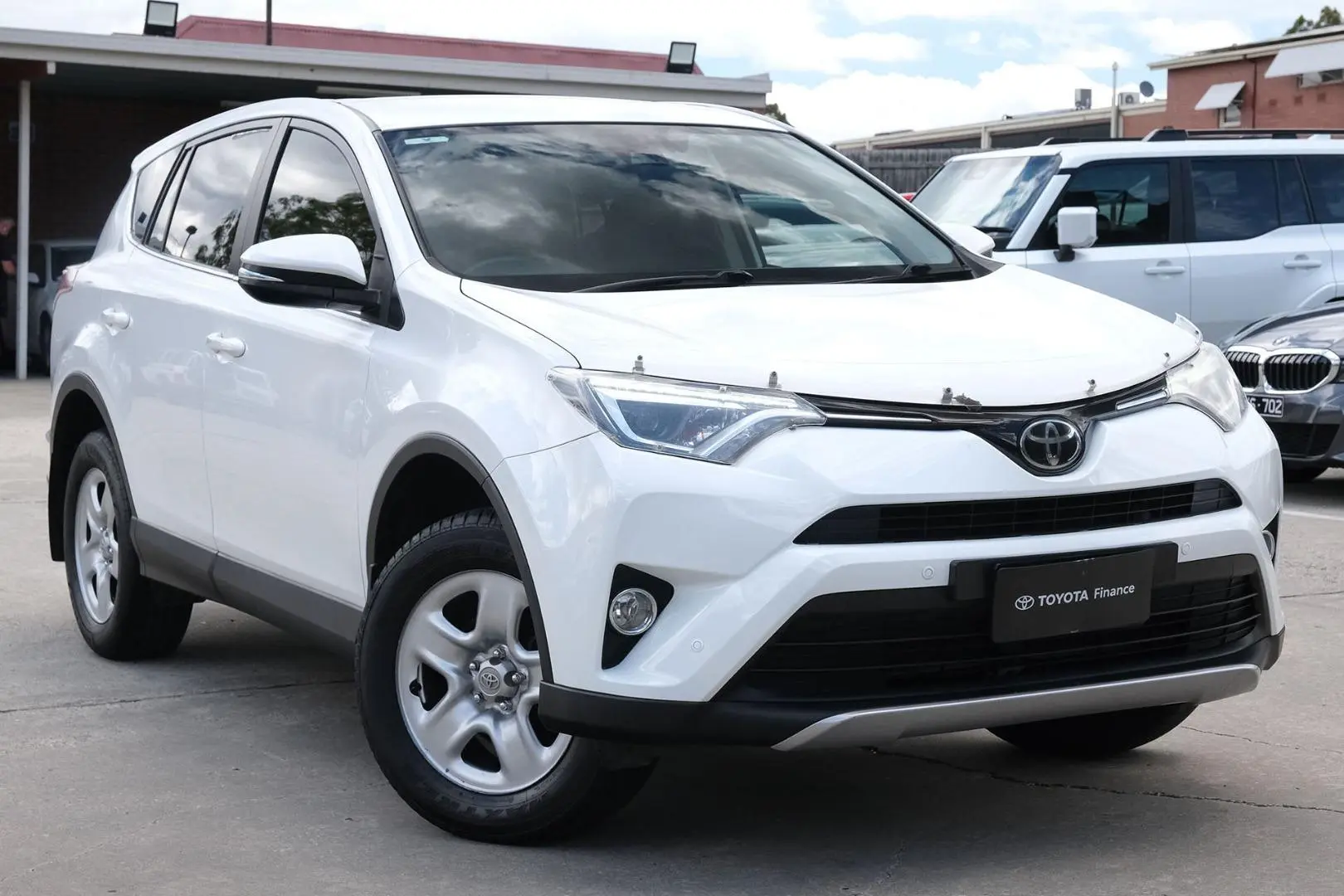 2018 Toyota Rav4 Gallery Image 1