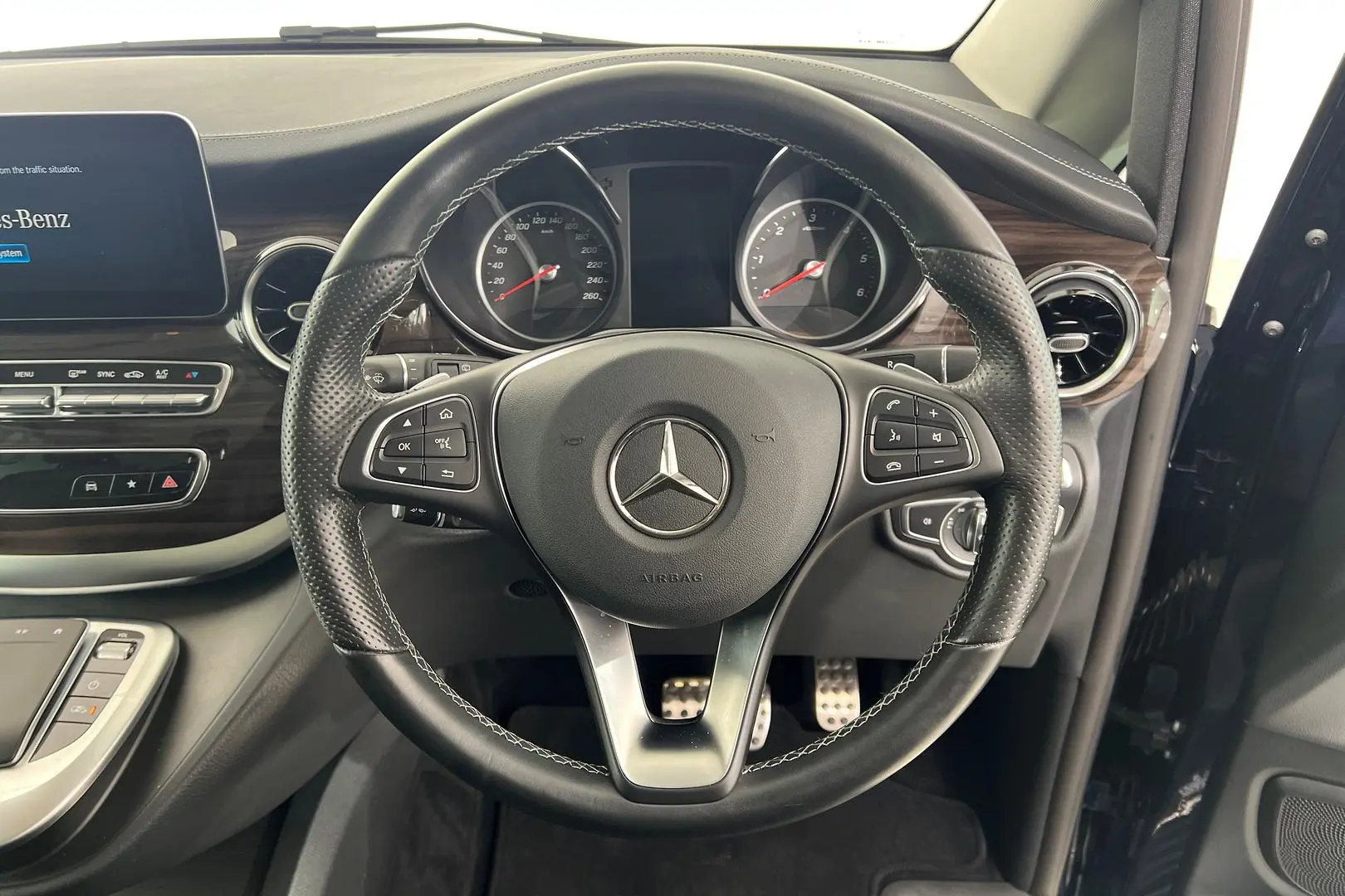 2021 Mercedes-Benz V-Class Gallery Image 15