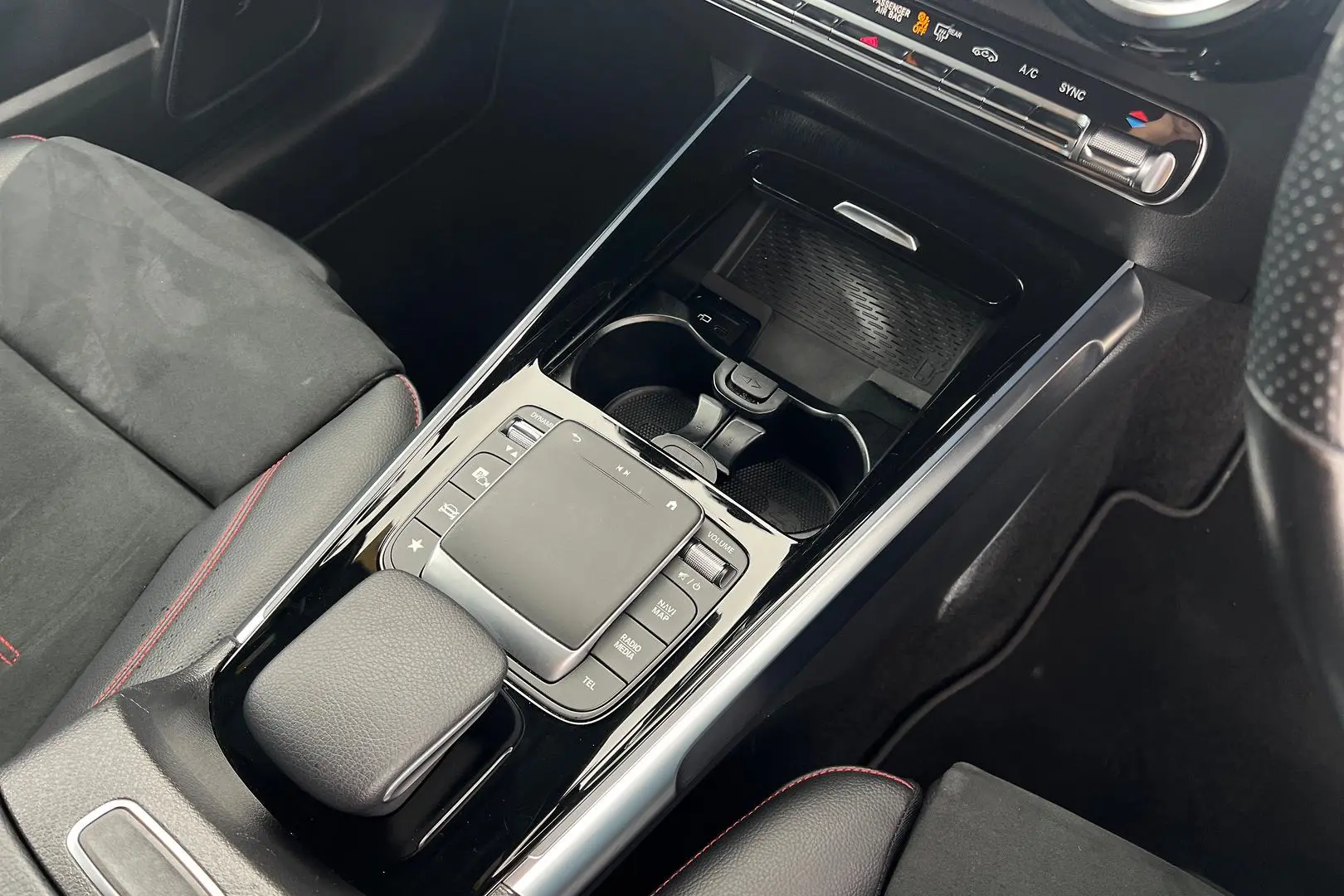2021 Mercedes-Benz GLB-Class Gallery Image 16