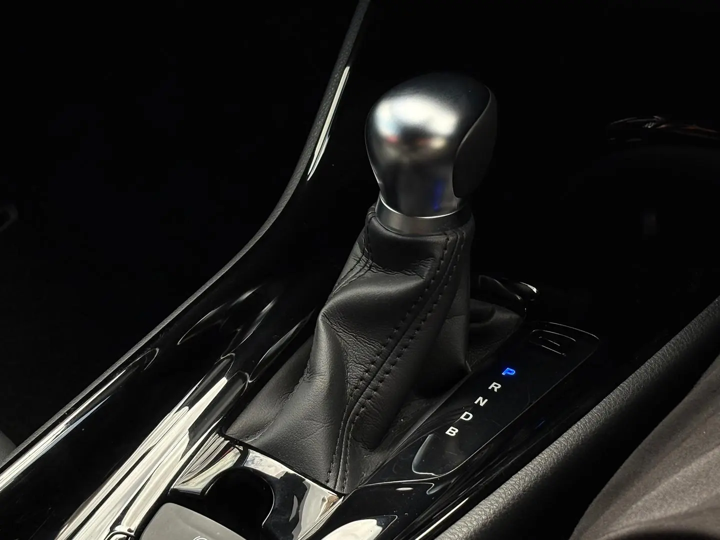2022 Toyota C-HR Gallery Image 22