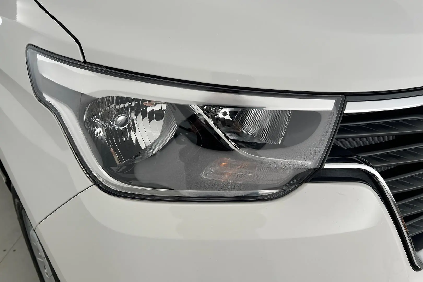 2021 Hyundai iLoad Gallery Image 2