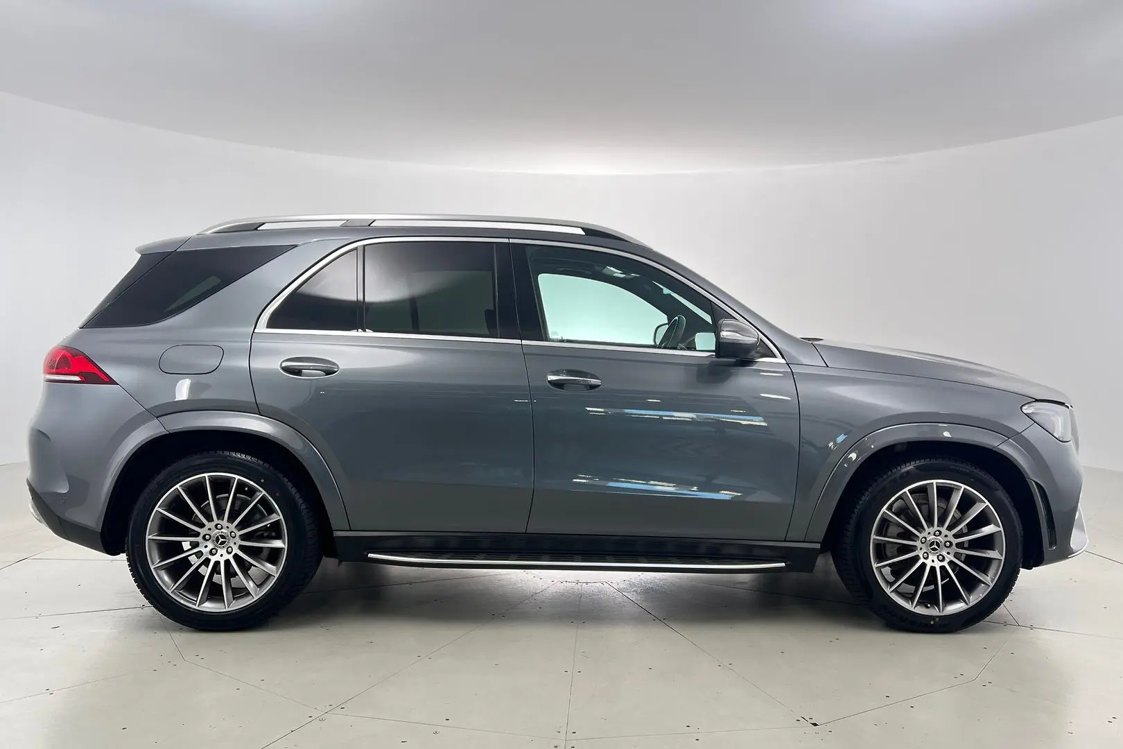 2022 Mercedes-Benz GLE-Class Gallery Image 2