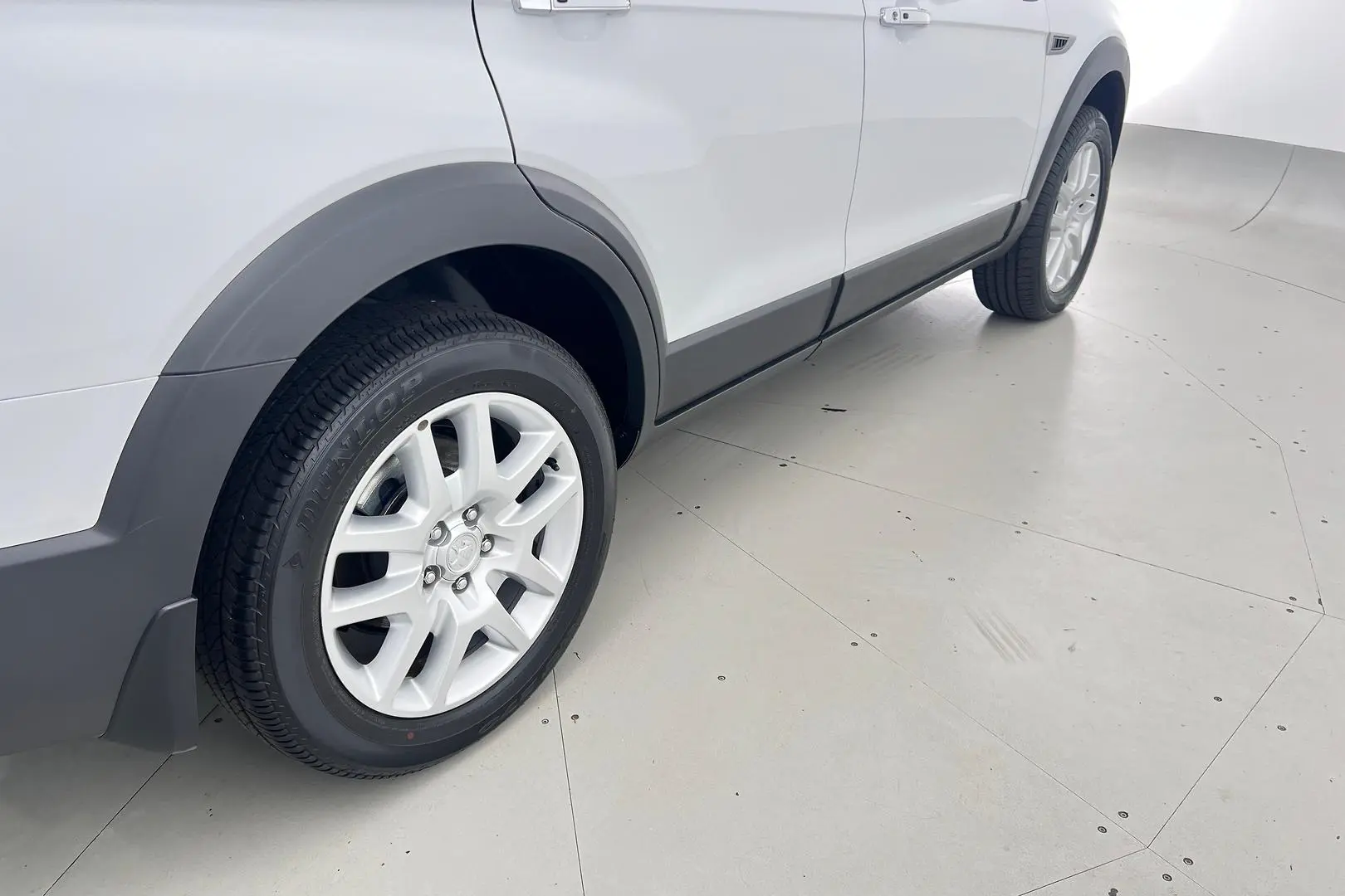 2017 Holden Captiva Gallery Image 10