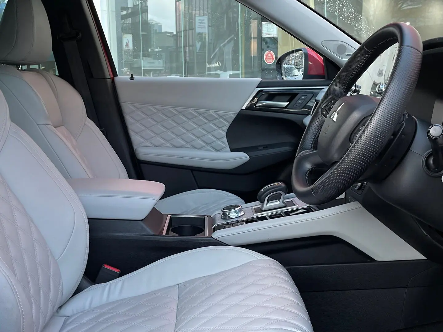 2022 Mitsubishi Outlander Gallery Image 13
