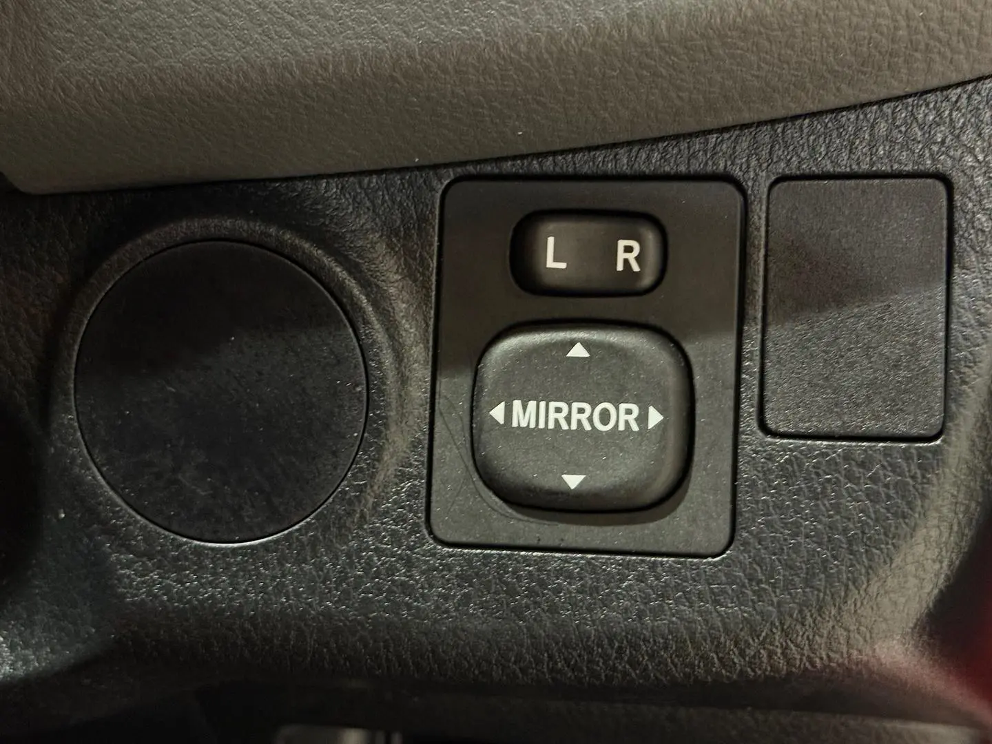 2014 Toyota Yaris Gallery Image 23