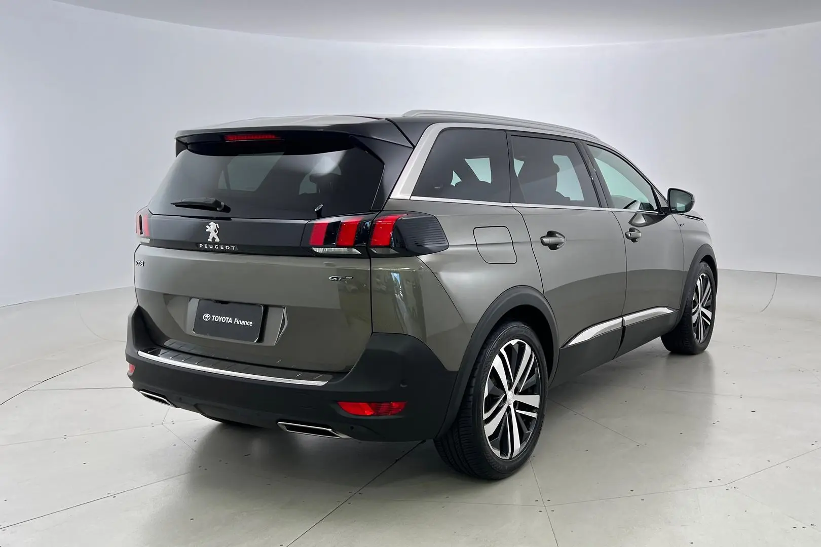 2019 Peugeot 5008 Gallery Image 3