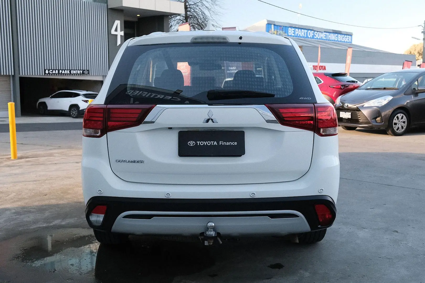 2021 Mitsubishi Outlander Gallery Image 4