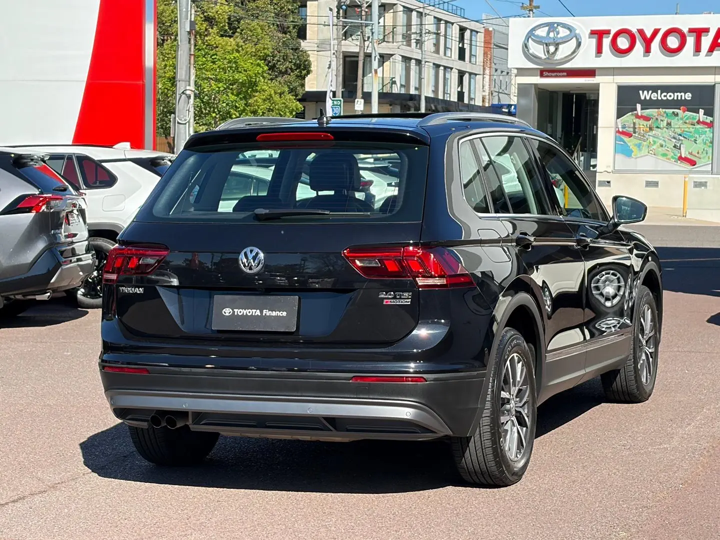 2017 Volkswagen Tiguan Gallery Image 4