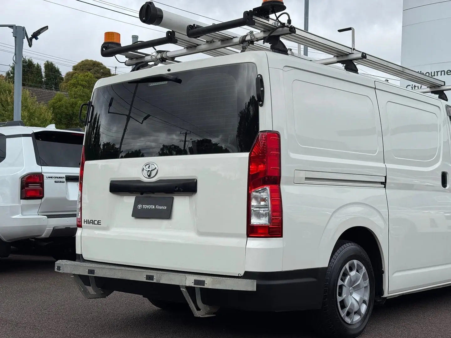 2019 Toyota Hiace Gallery Image 5