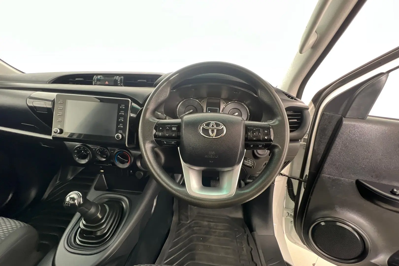 2022 Toyota Hilux Gallery Image 14